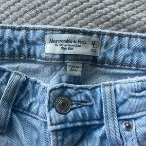 Abercrombie - Curve Love 90’s Relaxed Jeans